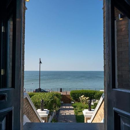 Stylish Beachfront Apartment, Sweeping Ocean Views And Luxury Touches Herne Bay Exterior photo
