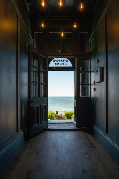 Stylish Beachfront Apartment, Sweeping Ocean Views And Luxury Touches Herne Bay Exterior photo